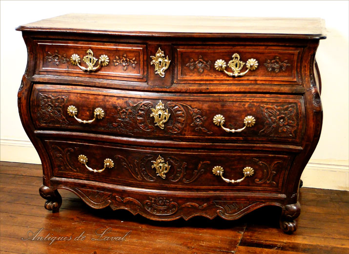 Commode Tombeau Bordelaise Noyer Sculpte Bronze XV