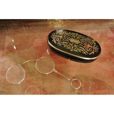 Petite Boite Ovale En Marqueterie Boulle Avec Lorgnons En Or