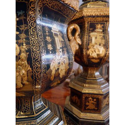 Paire De Vases Couverts Tole XIXème Siècle.