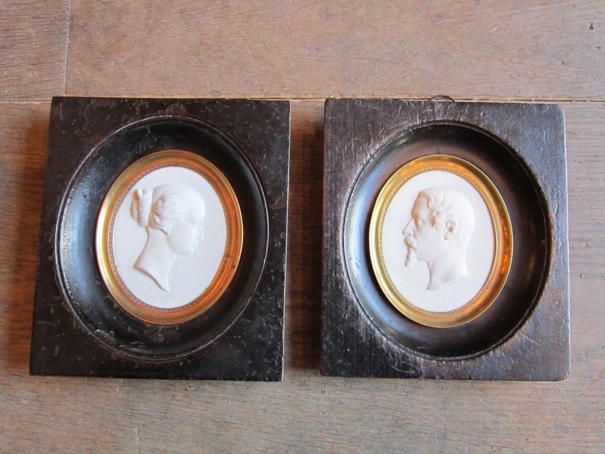 Paire de profils en biscuit