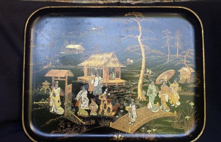 Plateau en papier mâché à décor oriental d'époque Napoléon III. (c) Proantic, galerie Accents Baroques