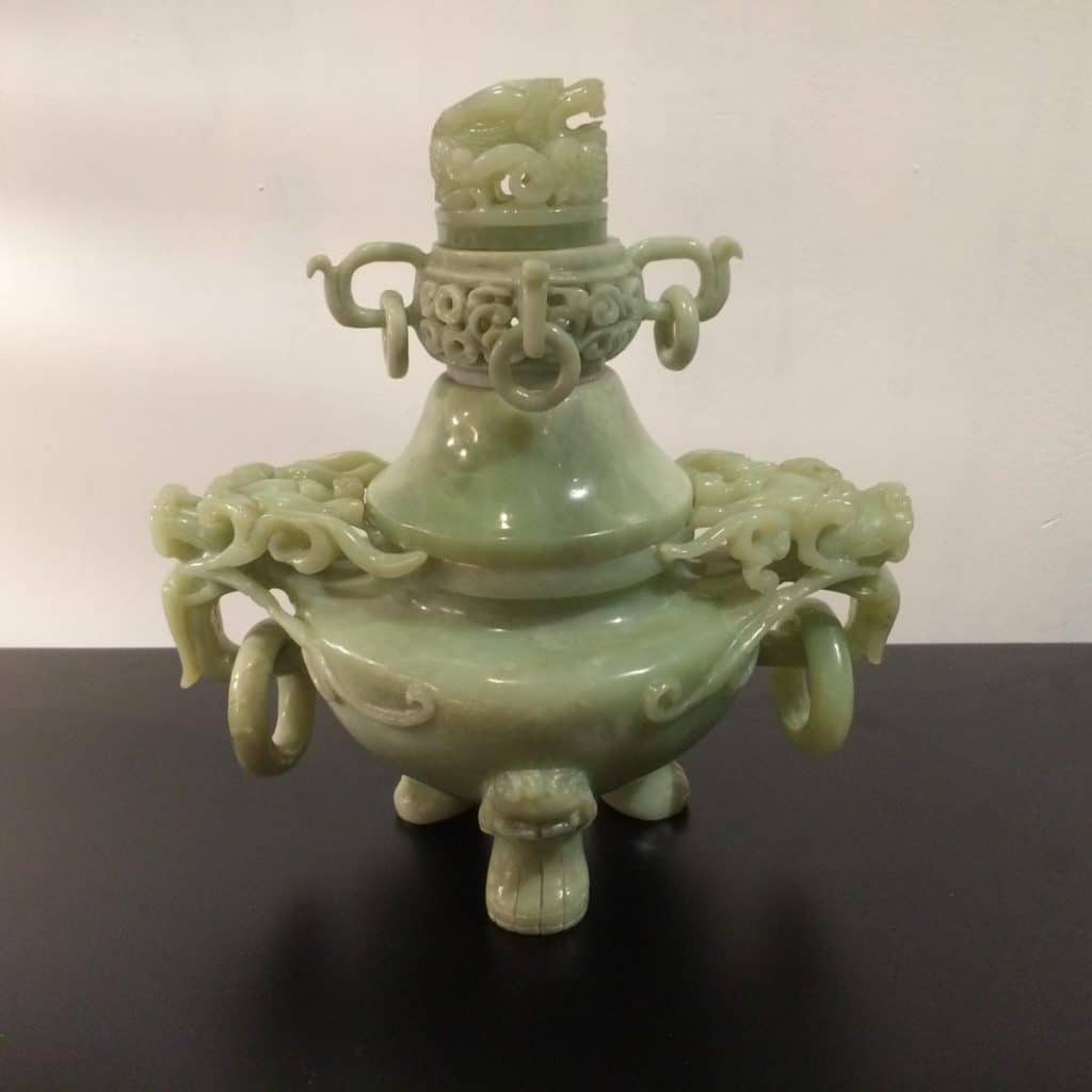 brûle-parfum en jade néphrite, XXeme. (c) Antiquités Véronique Trindade