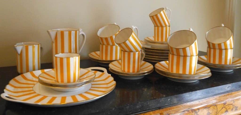 Coffee service and dessert plates with white and yellow stripes. Limoges porcelain set by Chabrol et Poirier (1917-1933).