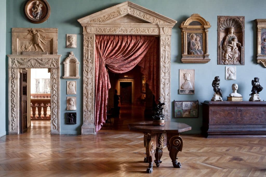The sculpture gallery in the Italian museum of the Jacquemart-André mansion.