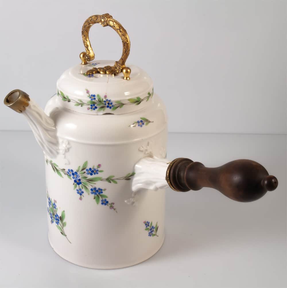 A late 18th-century Meissen chocolate pot with cornflowers.