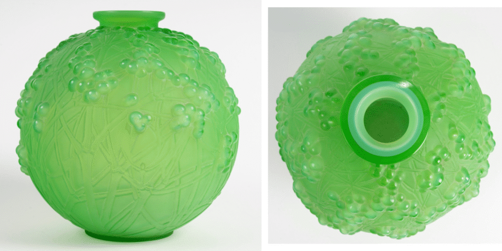 The two layers of jade green and peppermint create a unique irridescence on the mistletoe berries of this Druide vase designed in 1924.