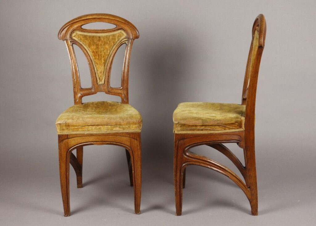 Pair of oak chairs by Eugène Vallin, a master of Art Nouveau at the Ecole de Nancy. Original upholstery.