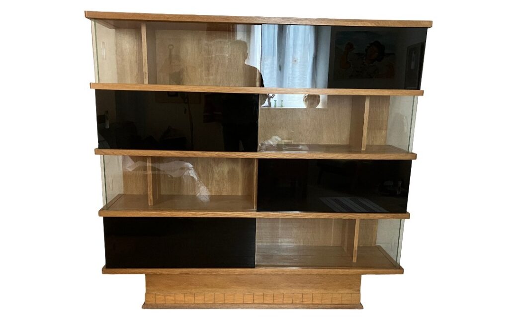 Bookshelves by Maurice Pré in solid oak and incorporating some opaline glass panels. 1950-1960 period.