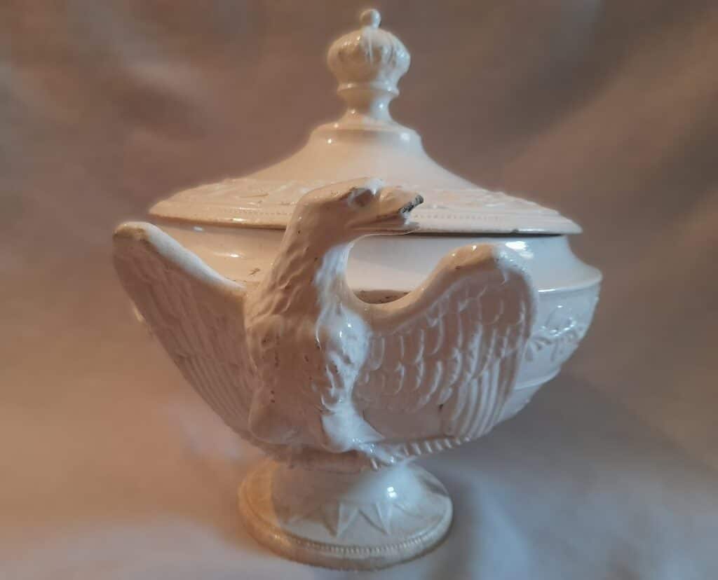 This Imperial tureen (more commonly known as the Legion of Honor model) is a pipe clay earthenware with a lead-based glaze. In 1804, Napoleon stopped by Longwy. He would have ordered services for the "Legion of Honor orphanages" he created.