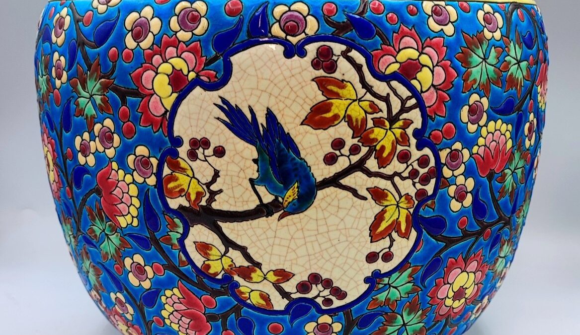 A striking 19th-century Longwy planter with a D5670 decor and a blue jay.