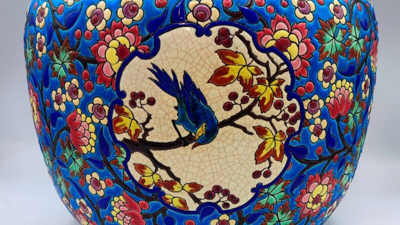 A striking 19th-century Longwy planter with a D5670 decor and a blue jay.