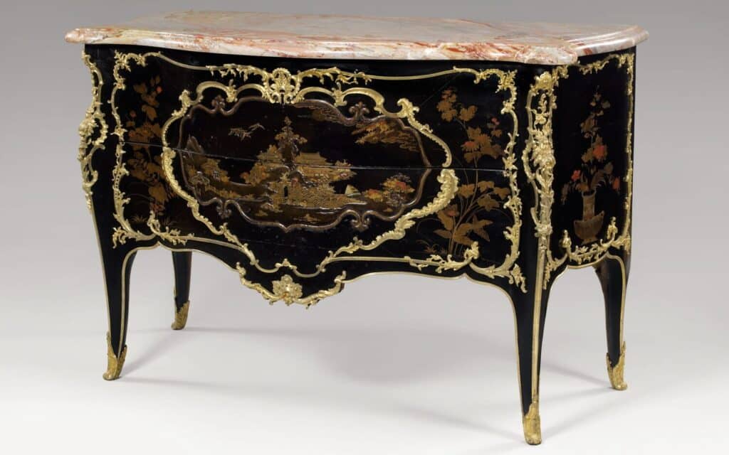 Three Japanese lacquer panels were used for this chest of drawers by Bernard II Van Risen Burgh, estampille BVRB.