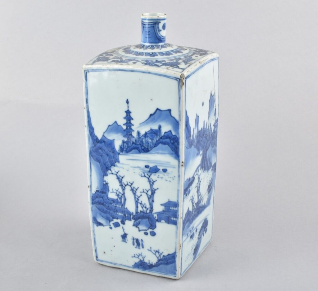 A Chinese blue-and-white porcelain bottle vase decorated with landscapes. From the Transitional period, circa 1630-1640.
