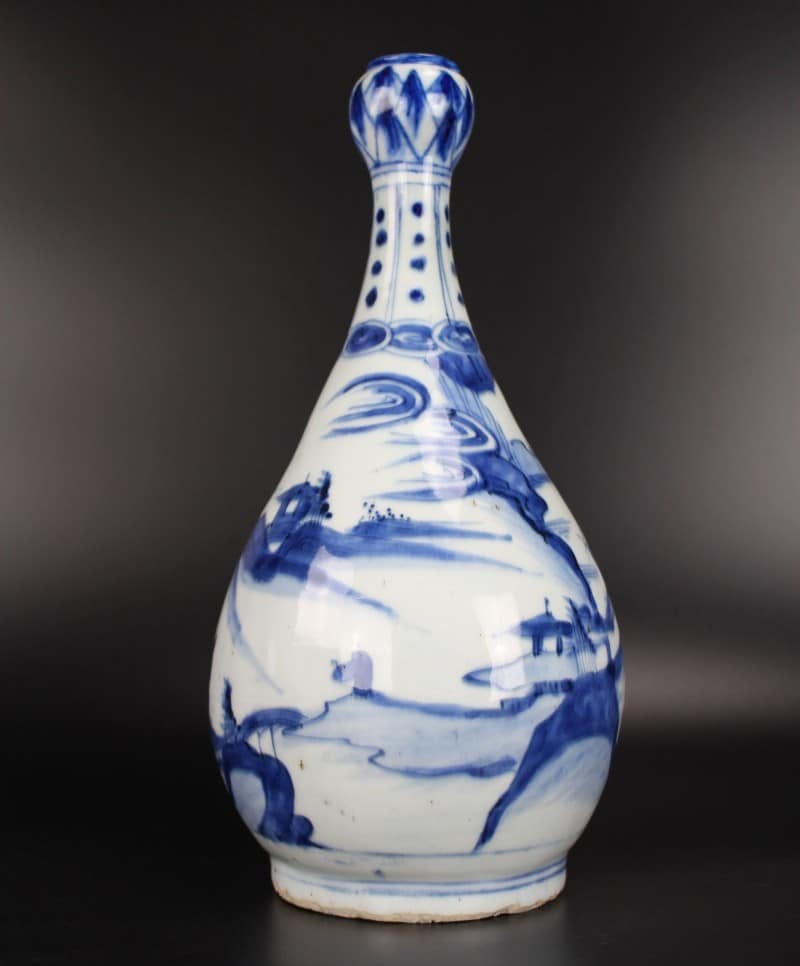 A Chinese pear-shaped porcelain vase with a garlic mouth from the Wanli period.