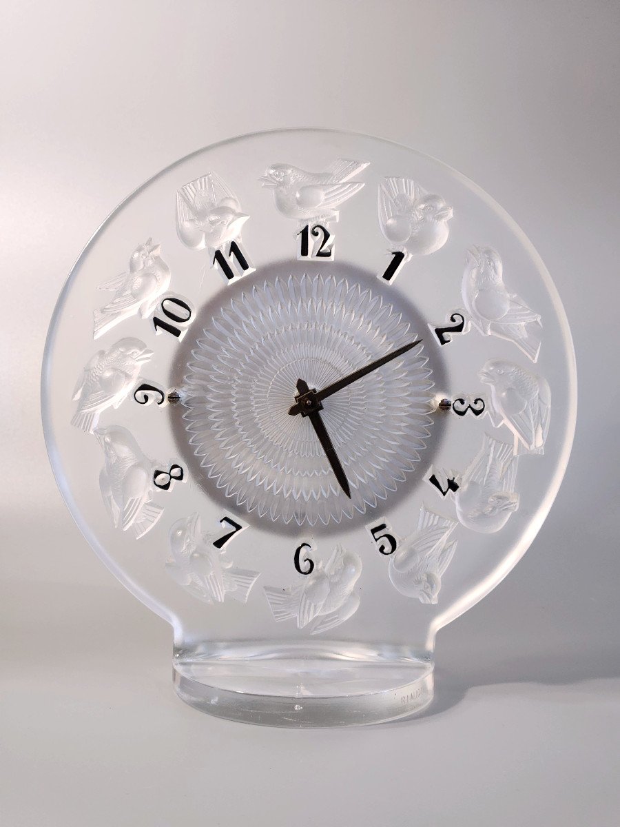 Rare Pendule René Lalique Art Déco En Verre Préssé Moulé Modèle "rossignols" Mvt Oméga 8 Jours