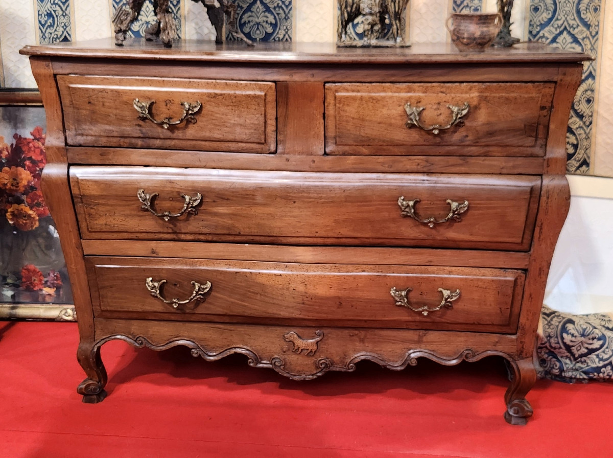 Bordeaux Tomb Chest Of Drawers In Carved Walnut – Louis XV Period, 18th Century