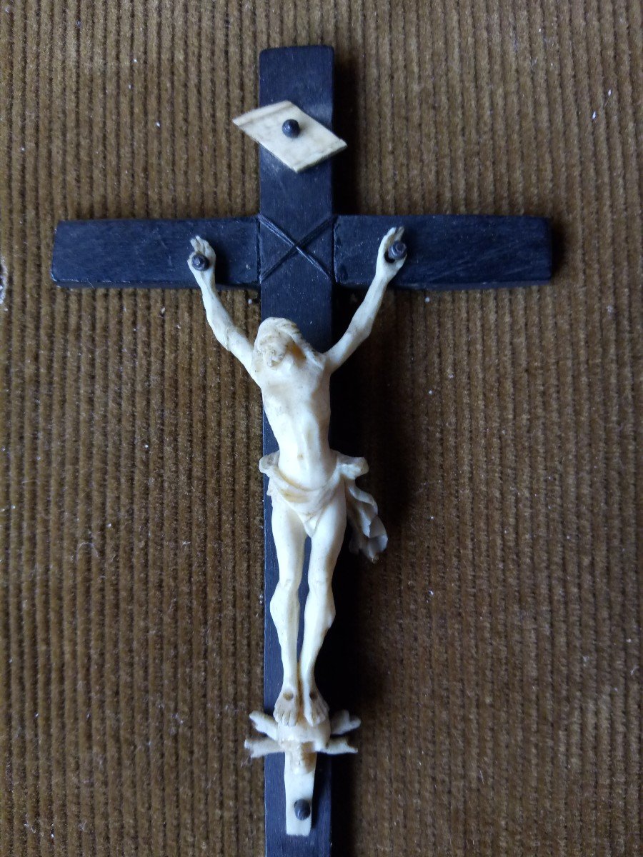 Carved Miniature Christ-photo-4