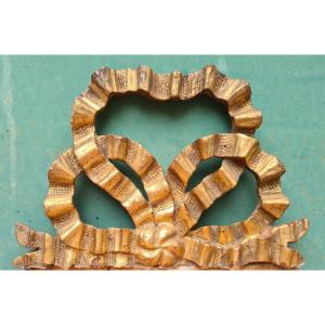 Carved Golden Wood, Mirror Knot