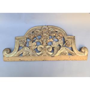 Fronton en bois doré 