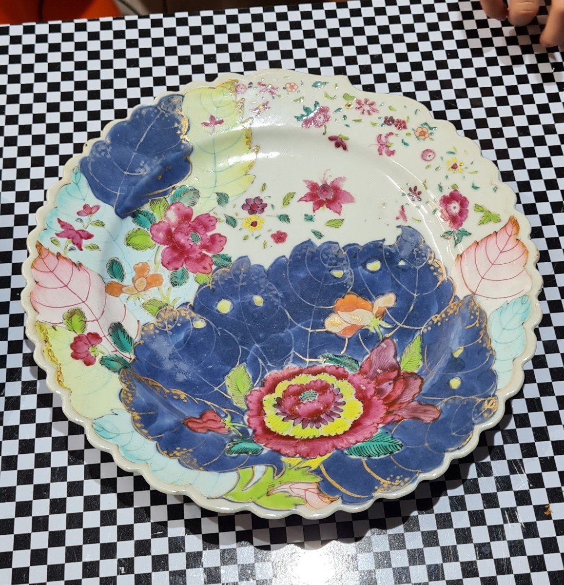 Rare Pair Of Plates With Tobacco Leaf Decor. Qianlong Famille Rose White Blue Qing Dynasty  China Chinese-photo-1