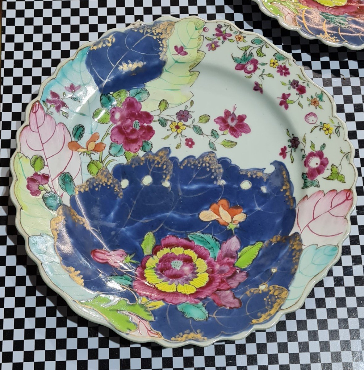 Rare Pair Of Plates With Tobacco Leaf Decor. Qianlong Famille Rose White Blue Qing Dynasty  China Chinese-photo-4