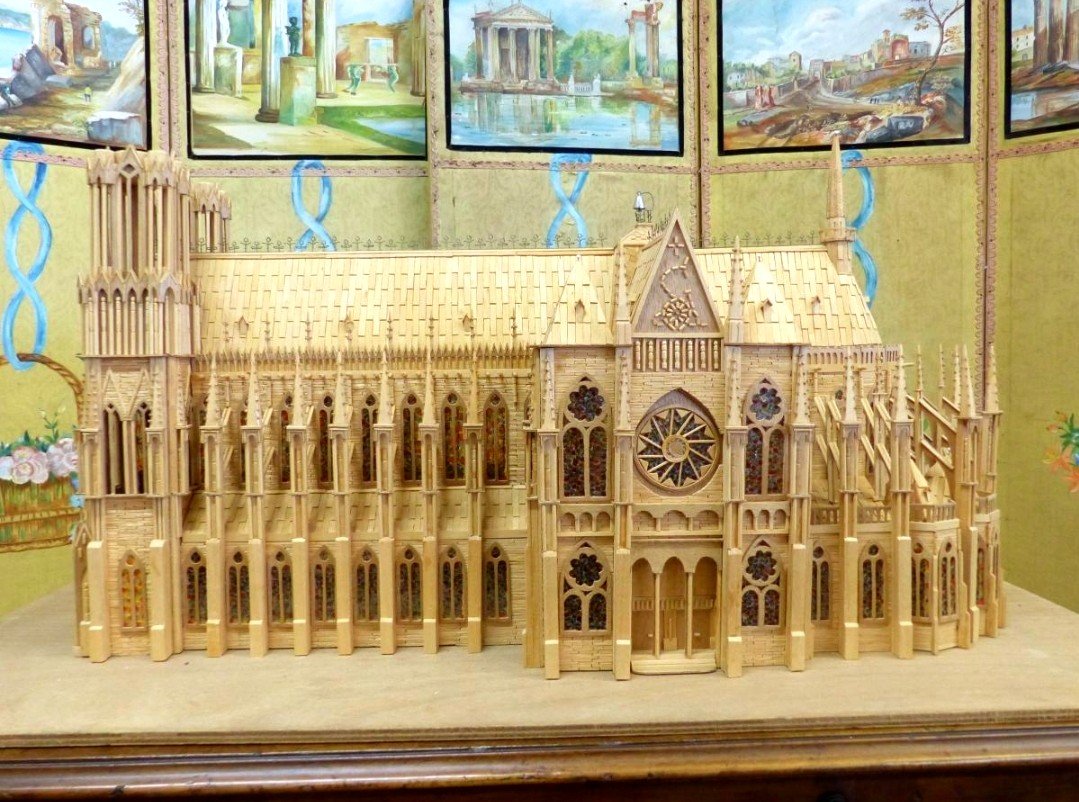  cathedrale de reims 1/200 ème 1600 heures 12000 pièces de bois 5000 allumettes