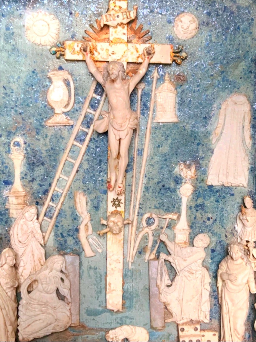 Retable de devotion  Reliquaire Paperolle circa XVIIIe siecle porcelaine