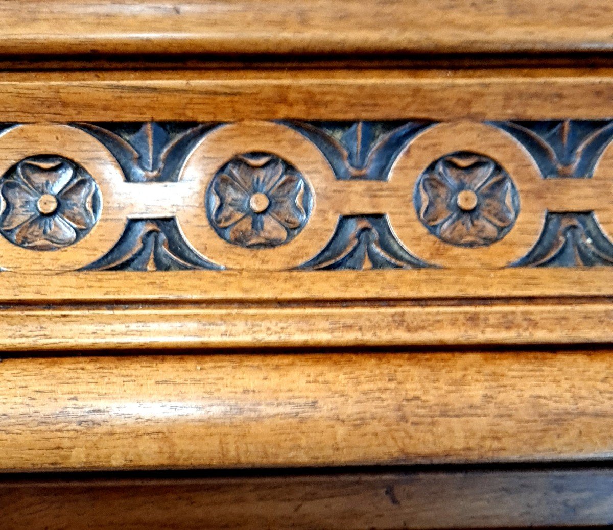 Rare Cabinet Coffre Médaillier monogrammé  sur pieds griffes  aux trefles a 4 feuilles  Epoque XIX éme Viollet Le Duc Napoléon 3 -photo-4