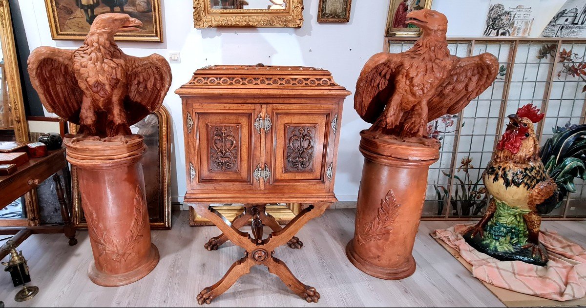 Rare Cabinet Coffre Médaillier monogrammé  sur pieds griffes  aux trefles a 4 feuilles  Epoque XIX éme Viollet Le Duc Napoléon 3 