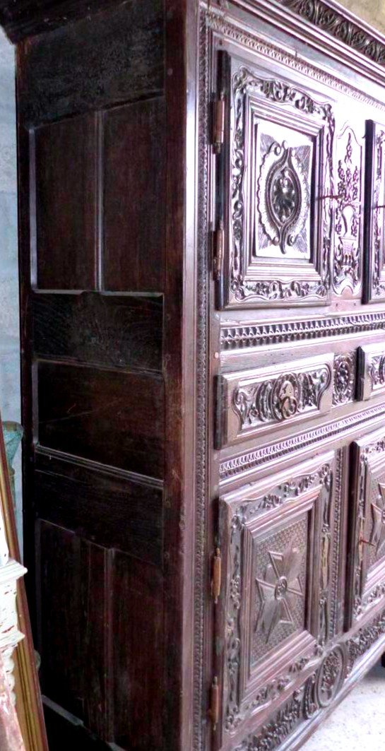 BUFFET CABINET  de mariage Sculpté rare  croix de saint Louis   vase empire et bouquet de fleurs  QUATRE PORTES Daté 1810  EMPIRE NAPOLEON 1er sculpture napoléon militaria militaire  -photo-3