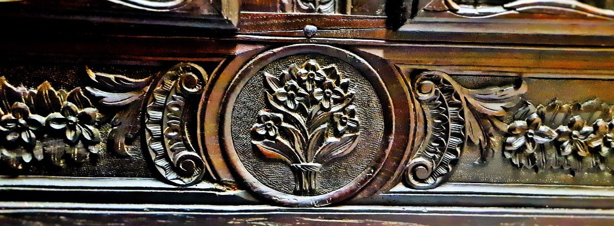 BUFFET CABINET  de mariage Sculpté rare  croix de saint Louis   vase empire et bouquet de fleurs  QUATRE PORTES Daté 1810  EMPIRE NAPOLEON 1er sculpture napoléon militaria militaire  -photo-4