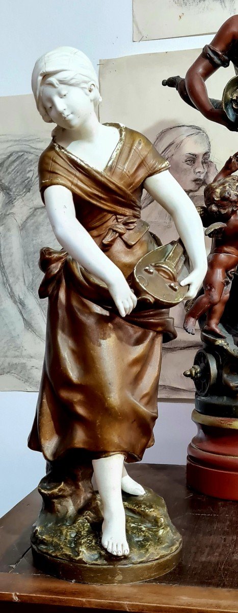 Circa XIXe statue Jeune Fille A La Vielle Biscuit de porcelaine Signė Auguste Moreau statuaire napoleon III art nouveau epoque