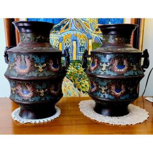 Paire de grands vases rituels de forme Hu à double renflement Chine emaux email XIXe Asie Quing