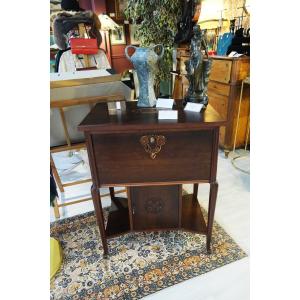  Louis Majorelle (Meuble) - Dimensions  80 x 63 x 43 cm - signé - 2 portes ouvrantes