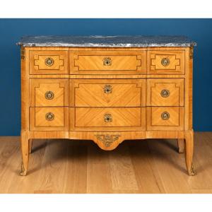 Transition-period Chest Of Drawers — Late 18th Century