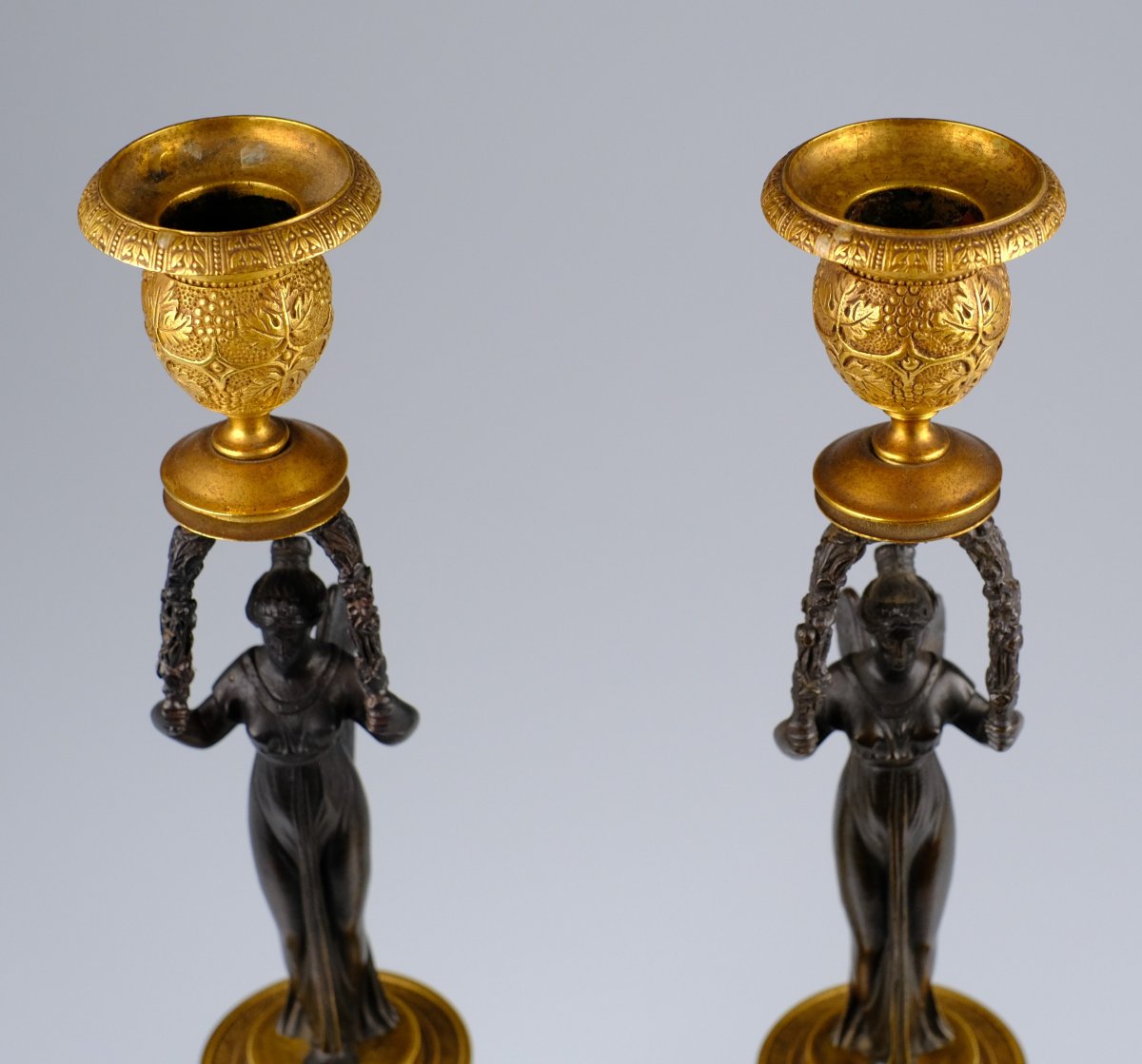 Paire De Bougeoirs En Bronze XVIIIème Directoire. Cariatides ailées. Dorure au mercure.-photo-7