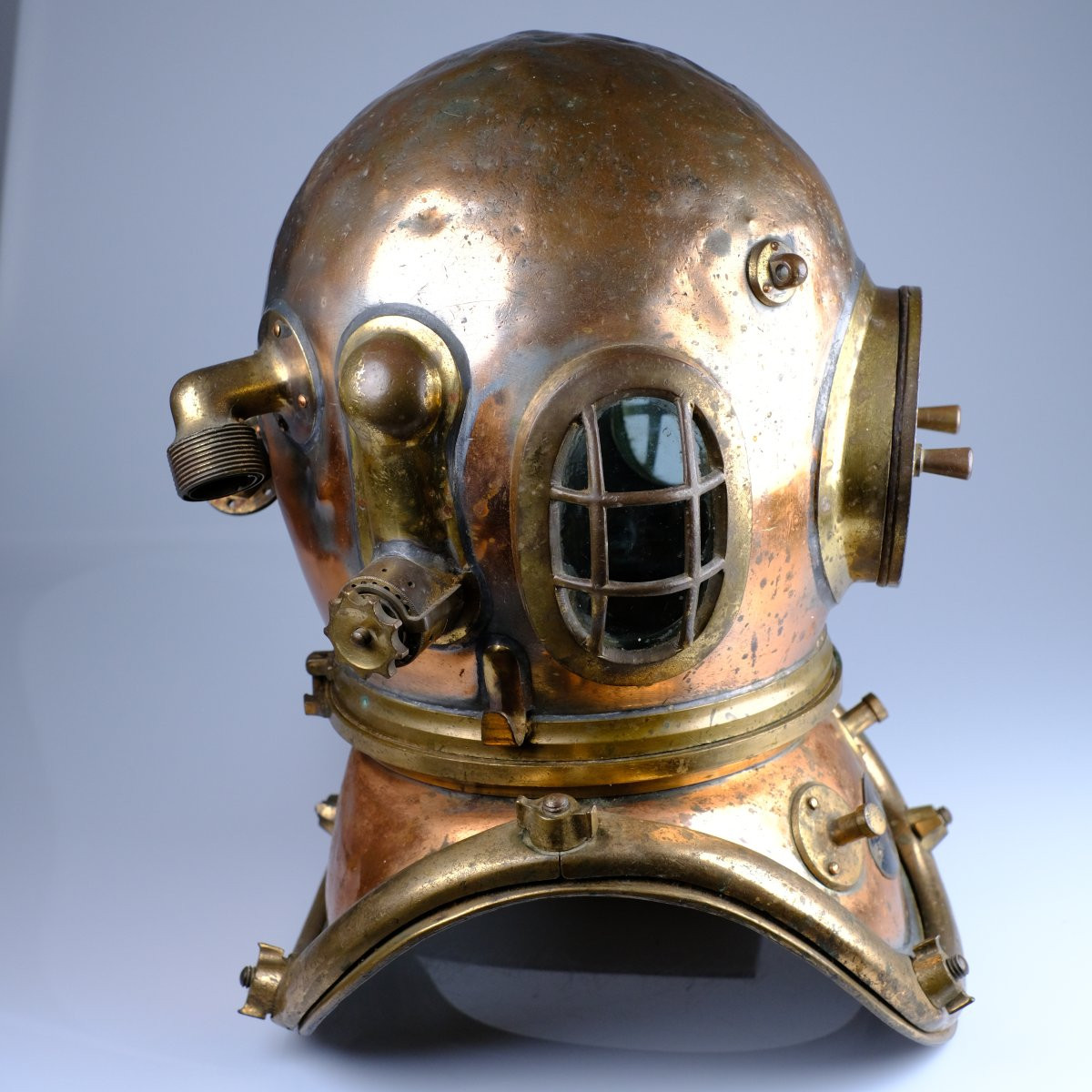 SIEBE GORMAN and Co.- Londres. Casque de scaphandrier en cuivre, six boulons. Scaphandre Dinant-photo-4