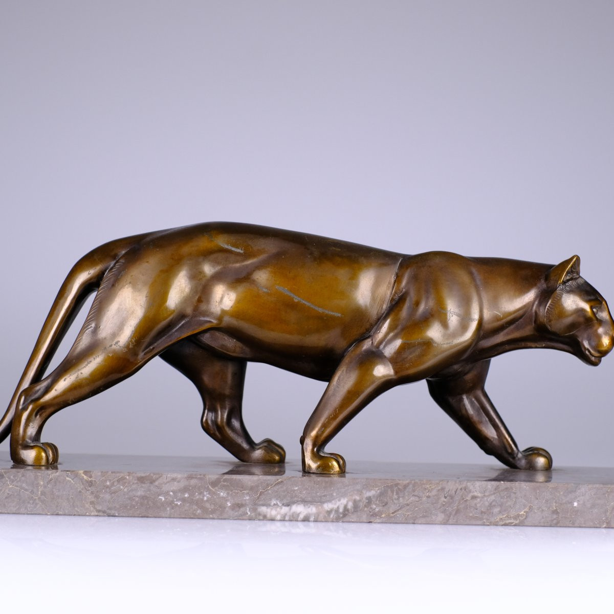 Marcel Leducq. Panthère Art Déco en métal patine bronze mordorée. Signée. France Circa 1930.-photo-5