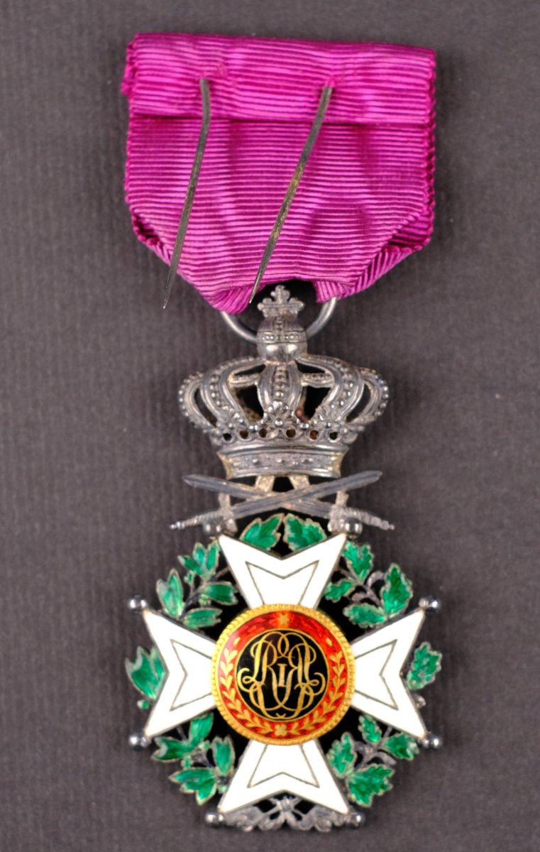 Croix de chevalier (militaire) de l'ordre de Léopold. Version ancienne Unilingue.Médaille Belge-photo-2
