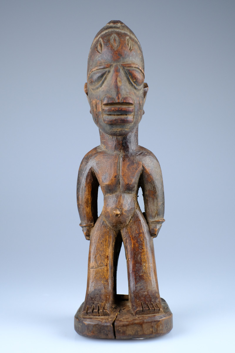 Ancienne statuette Jumeau Ibeji Yoruba, Nigeria ("fer" aux pieds d'esclave). Art Africain.