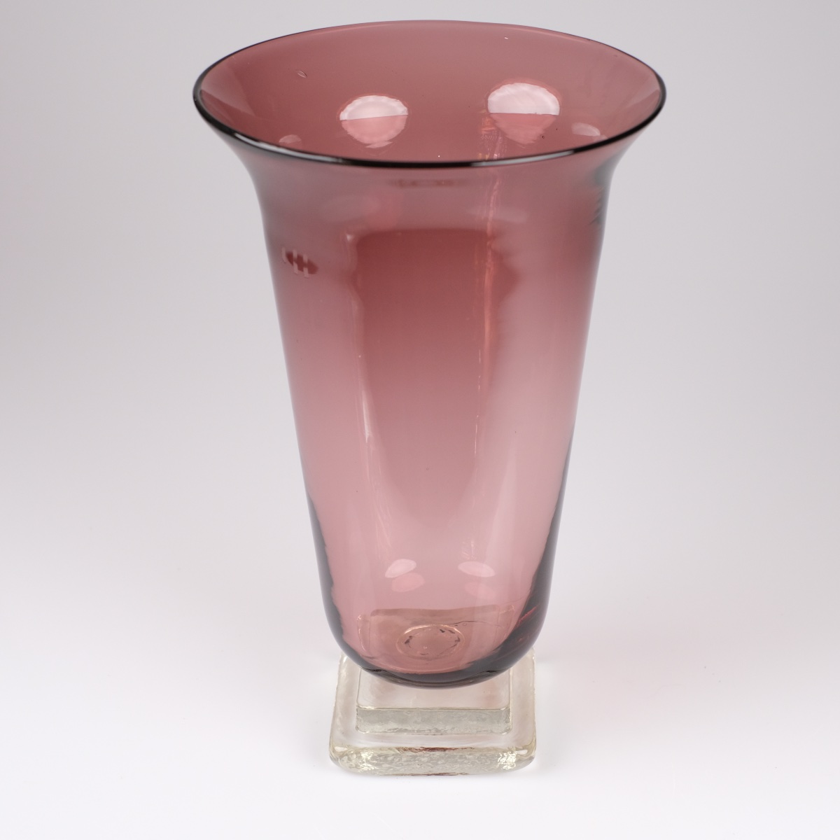 Large Plum-colored Blown Glass Vase — Base Attached Using A Hot Pincers Technique — 1950s Design-photo-3