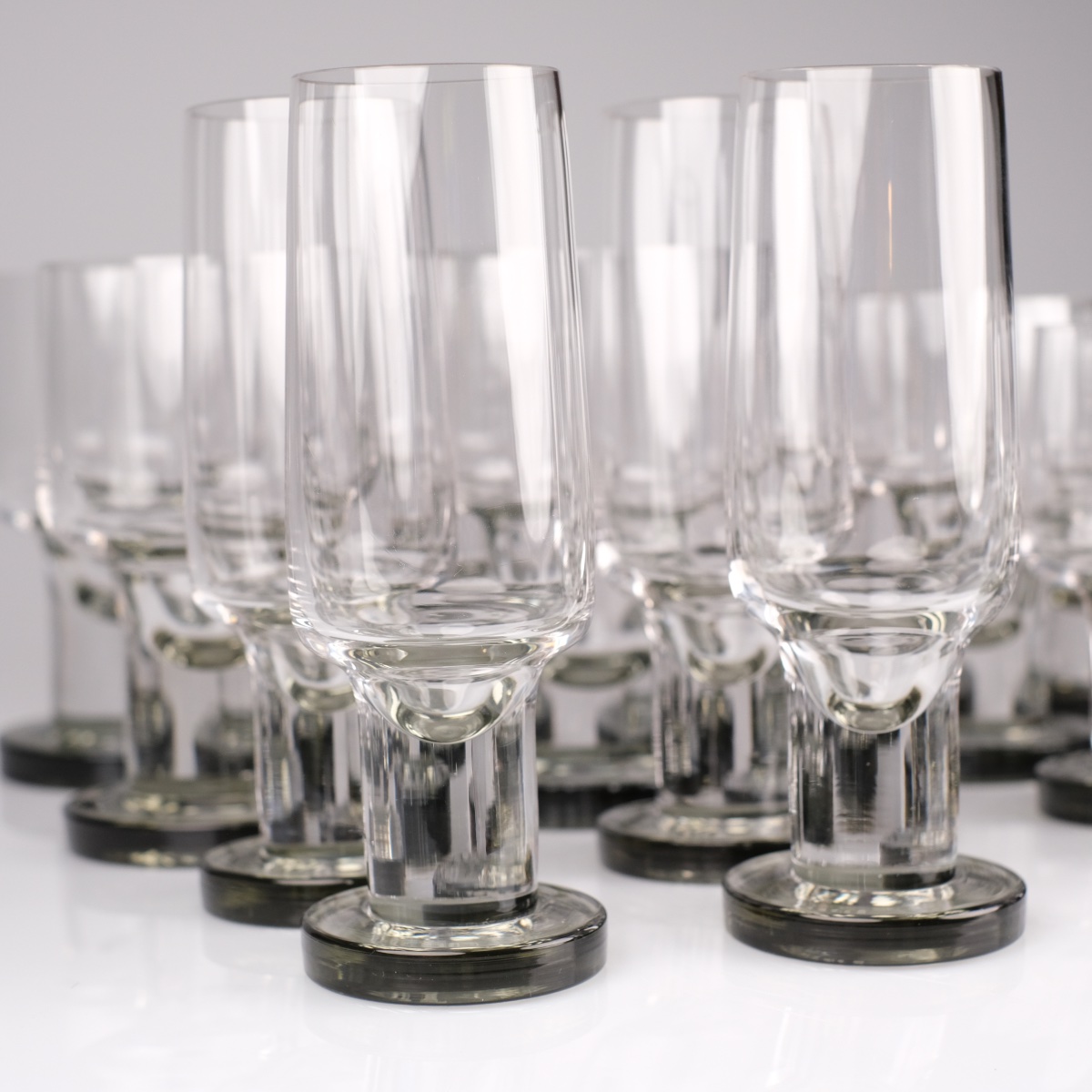 Design 60-70 service en cristal: 4 +4 verres à Vins (R&B) -4 verres à eau- 4 flûtes- 4 Shooters
