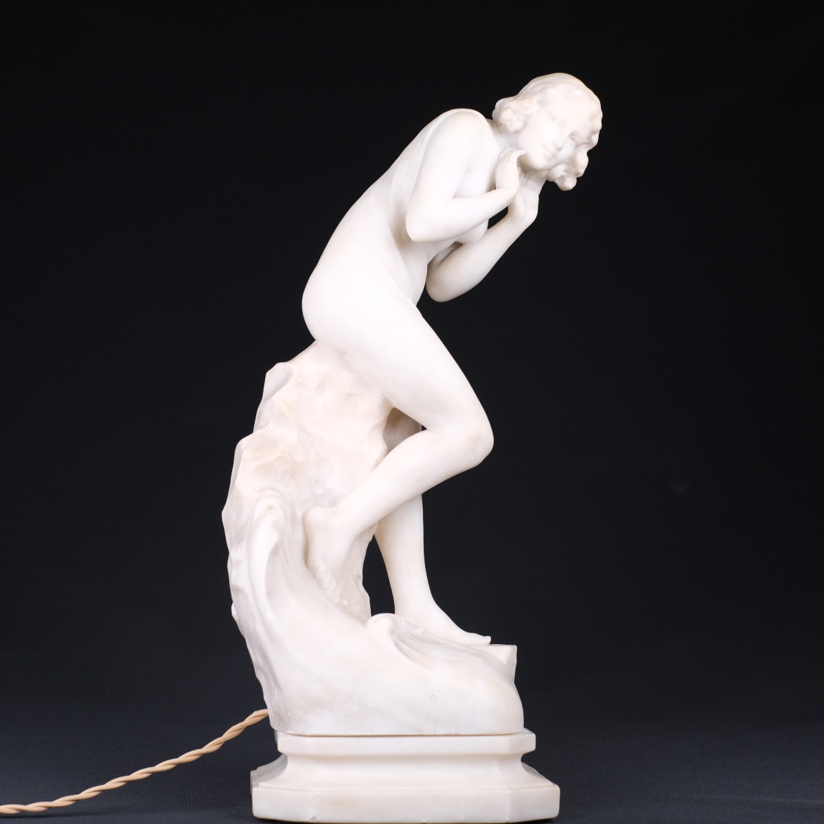 Naïade, sculpture et veilleuse, lampe Art Déco en albâtre, G. Masi (XIX-XXème,Italie).