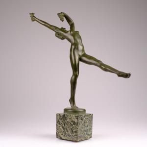  Léonildo Giannoni (1880-1951)- Baccante —Bronze Art déco à patine verte sur marbre vert.