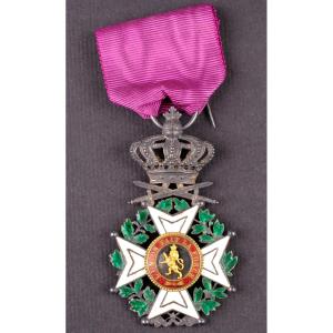 Croix de chevalier (militaire) de l'ordre de Léopold. Version ancienne Unilingue.Médaille Belge