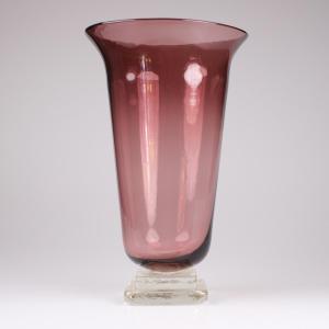 Grand Vase en Verre Soufflé Prune — Pied Rapporté à la Pince à Chaud —Design Années 50