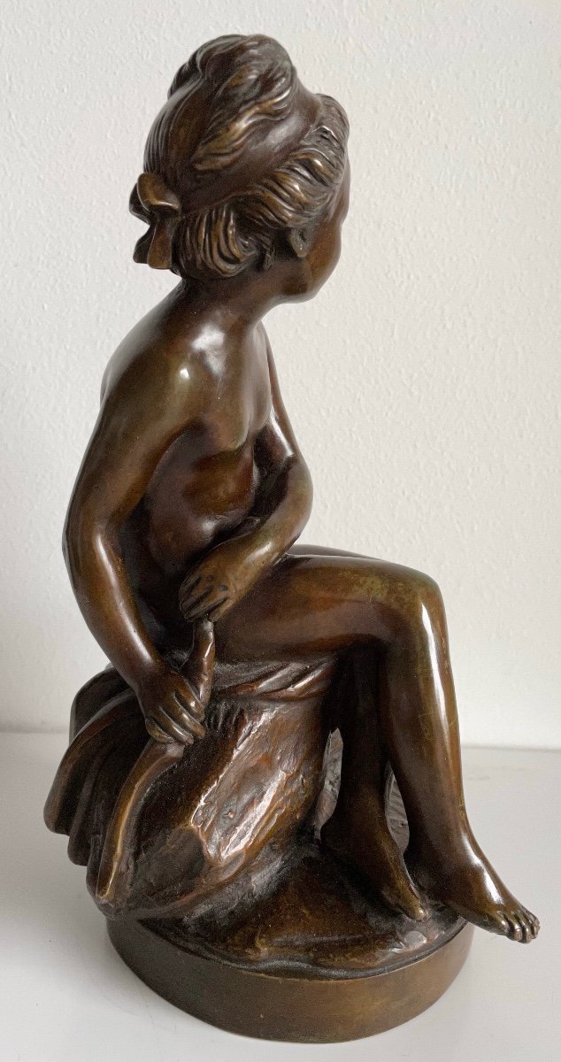 Sculpture En Bronze Représentant Une Jeune Fille -photo-1