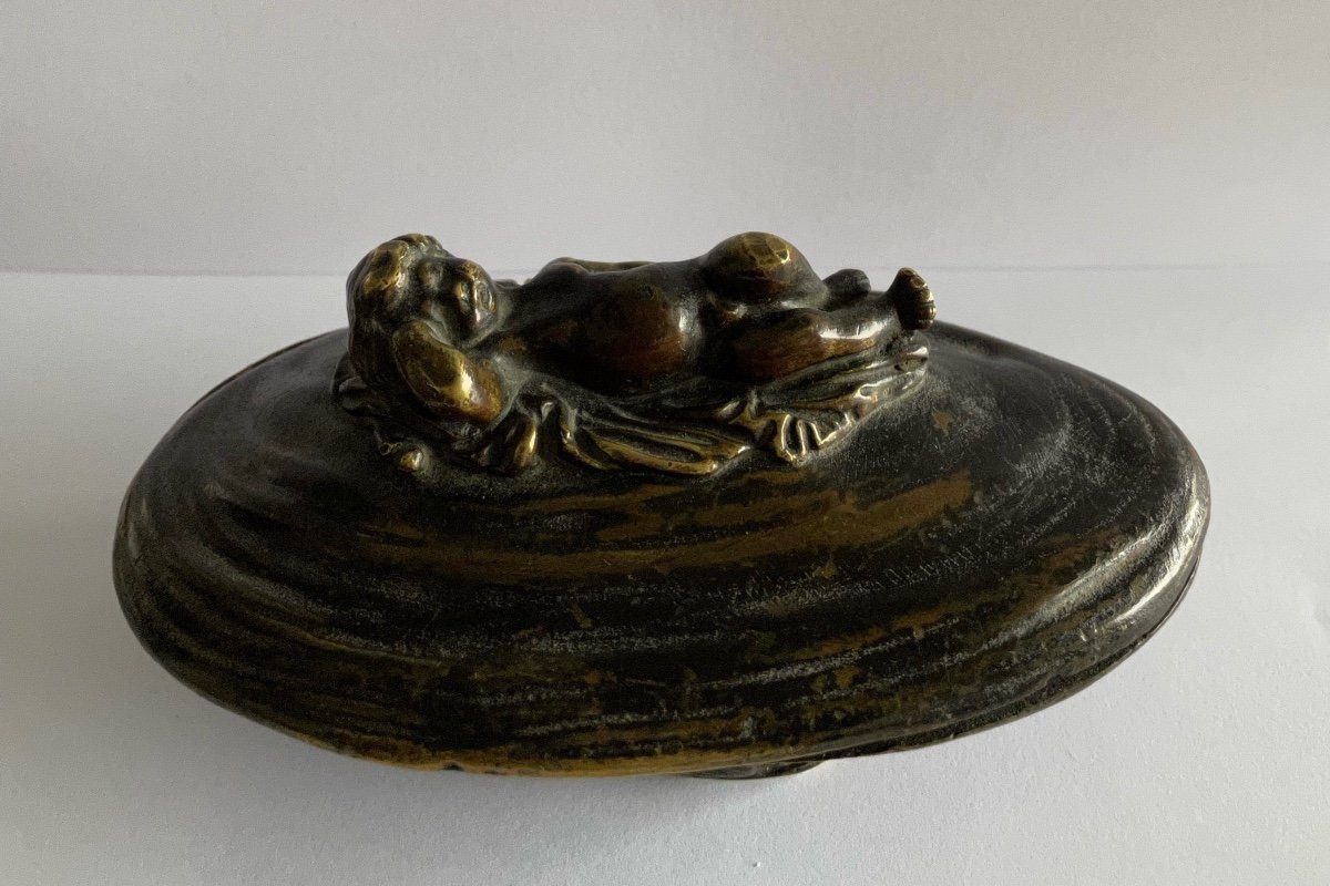 Putto Sur Une Huitre , petite boite  En Bronze-photo-2