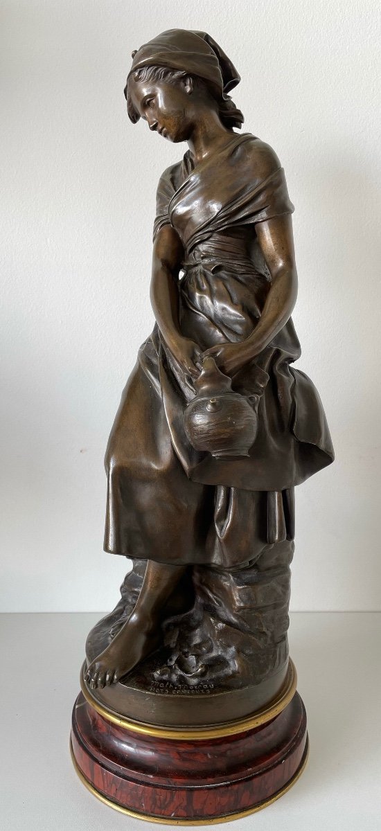 Jeune femme à la cruche cassée  , Sculpture En Bronze sur un socle tournant -photo-2
