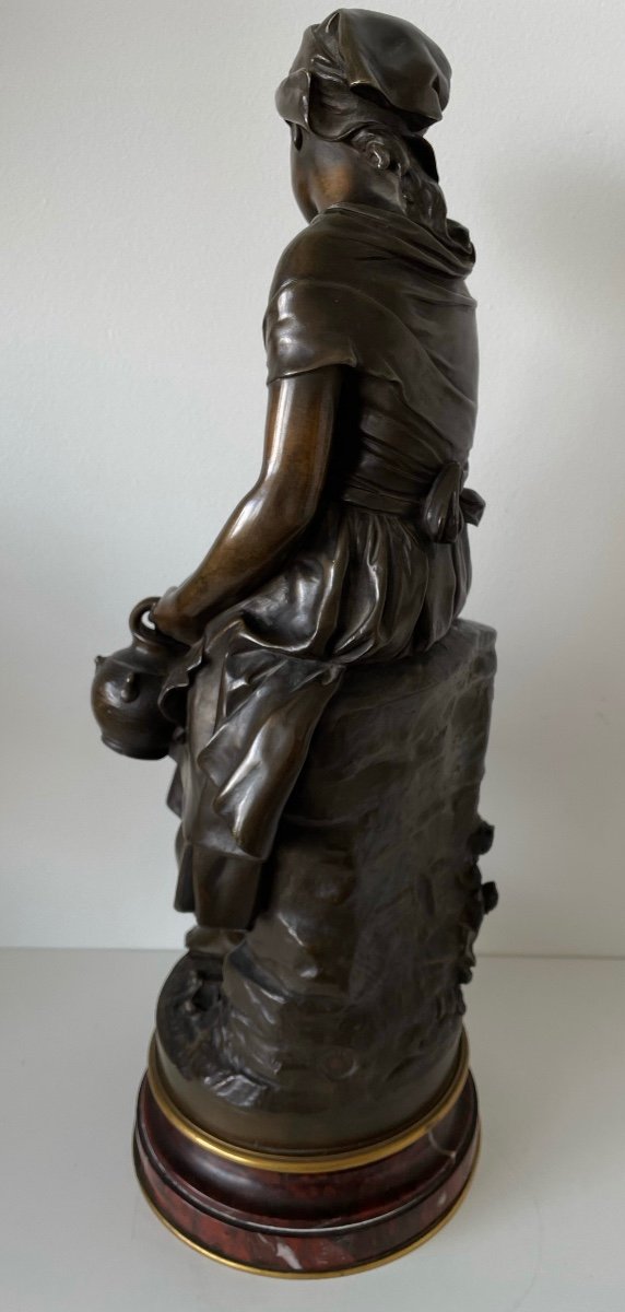 Jeune femme à la cruche cassée  , Sculpture En Bronze sur un socle tournant -photo-7